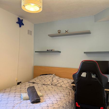 Cosy Modern Family Home Free Parking Garden Londra Esterno foto