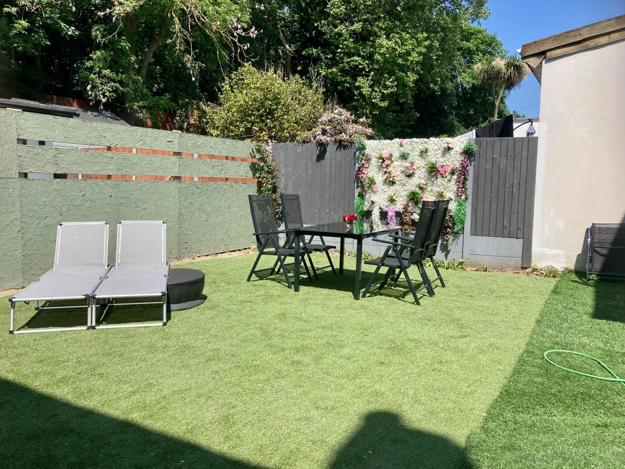 Cosy Modern Family Home Free Parking Garden Londra Esterno foto
